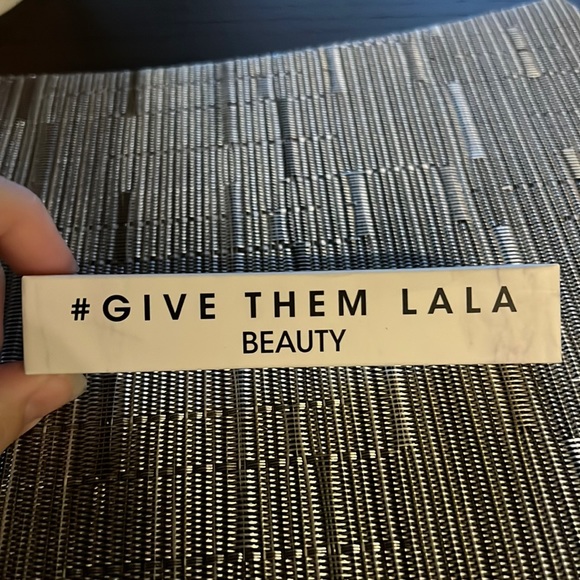 Give Them Lala Beauty Lip Quench Drenched NEW - Picture 2 of 4